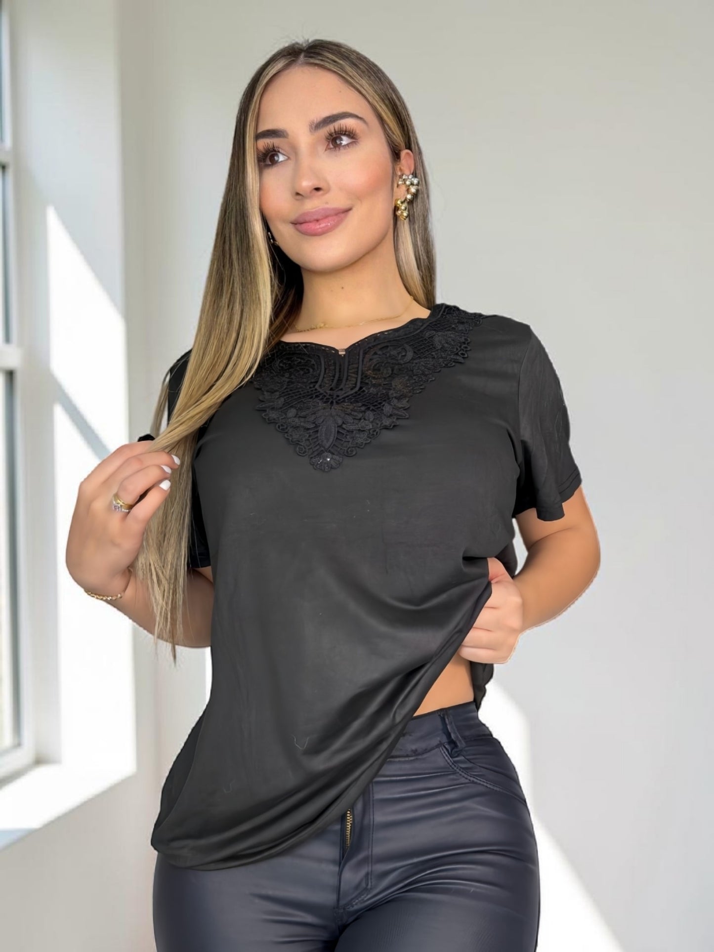 BLUSA ENCAJE DELICATTA